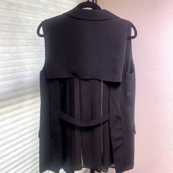 ✨ Aster Sleeveless Black Blazer with Pleated Chiffon Open Back ✨ Size S - Picture 1 of 9